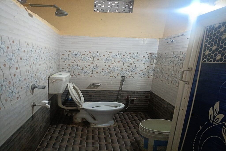 Bathroom 2, Sabitri Homestay, Puri
