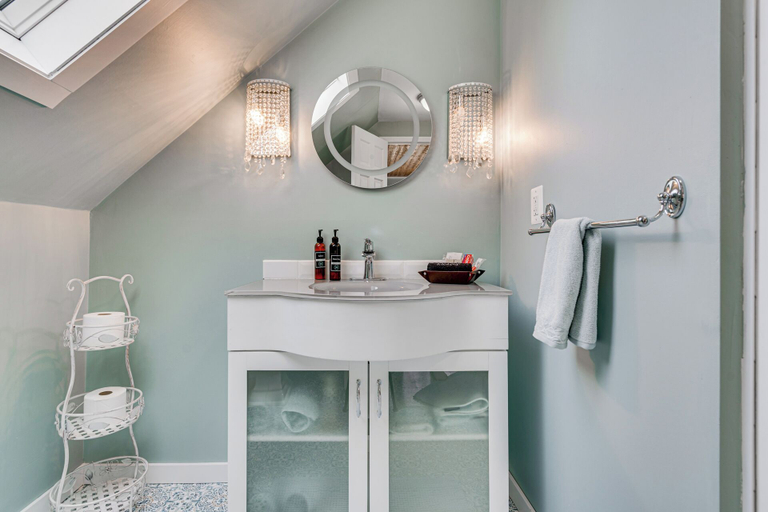 Bathroom 4, Perfect Family Bungalow, Hennepin