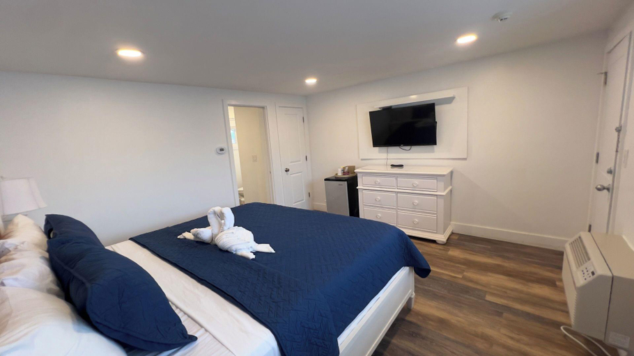 Bedroom 2, driftwood motel, Ocean