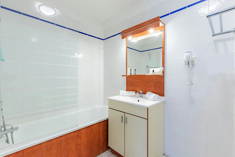 Bathroom 5, Appart'City Classic Limoges, Haute-Vienne