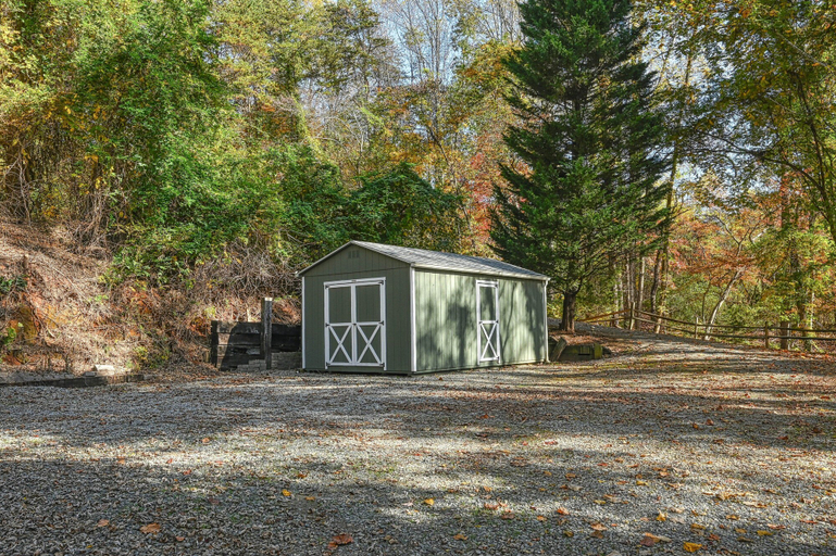 Exterior 5, Herons Rest - Lakefront Home With Dock, Pool Table, & hot tub - Dogs OK, Bedford