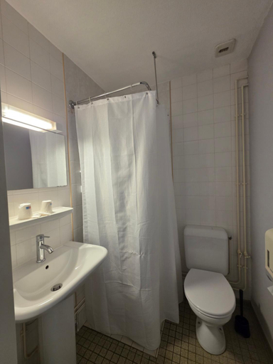 Bathroom, Hotel Saint Odilon, Saône-et-Loire