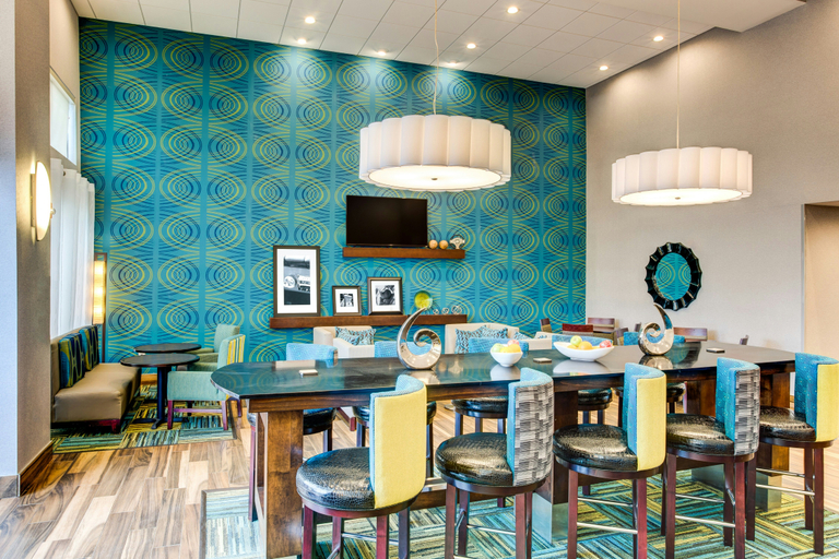 Food & Drinks 5, Hampton Inn & Suites Macon I-475, Bibb