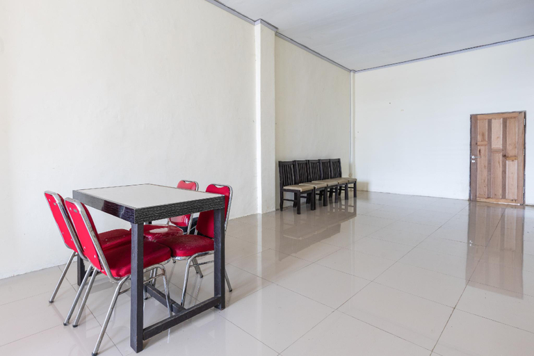 Public Area 3, RedDoorz @ Ideal Home Banjarmasin, Banjarmasin