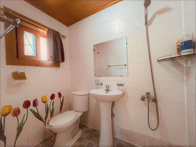 Bathroom 3, Taean loghouse pension, Taean