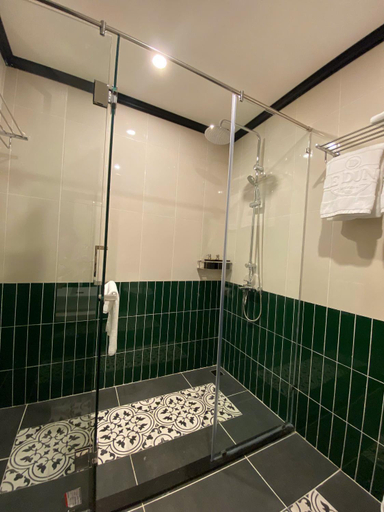 Bathroom 3, Le Dung Hotel, Da Nang