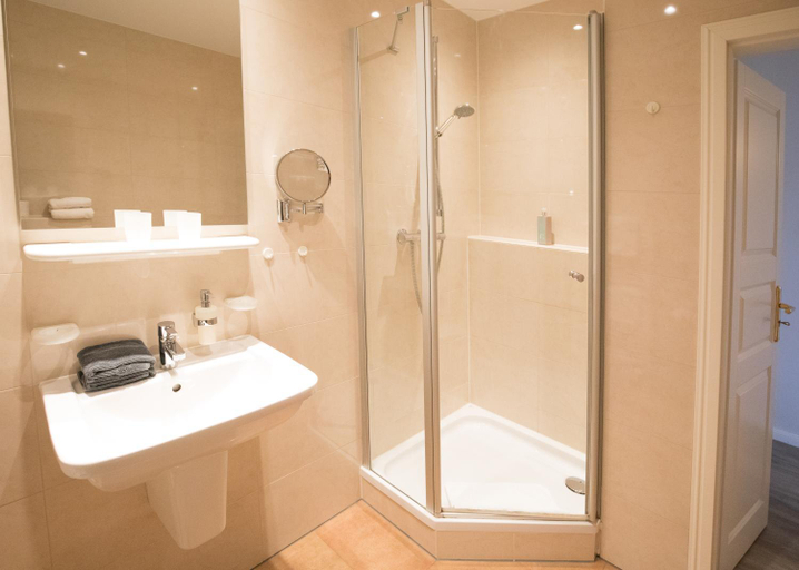 Bathroom 5, Hotel Seehof Norderney OHG, Aurich