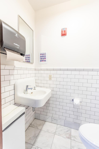 Bathroom, Selina Commodore Astoria, Clatsop