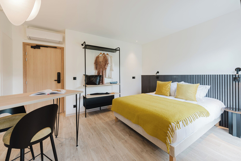 Others 5, Neostelia, Haute-Savoie
