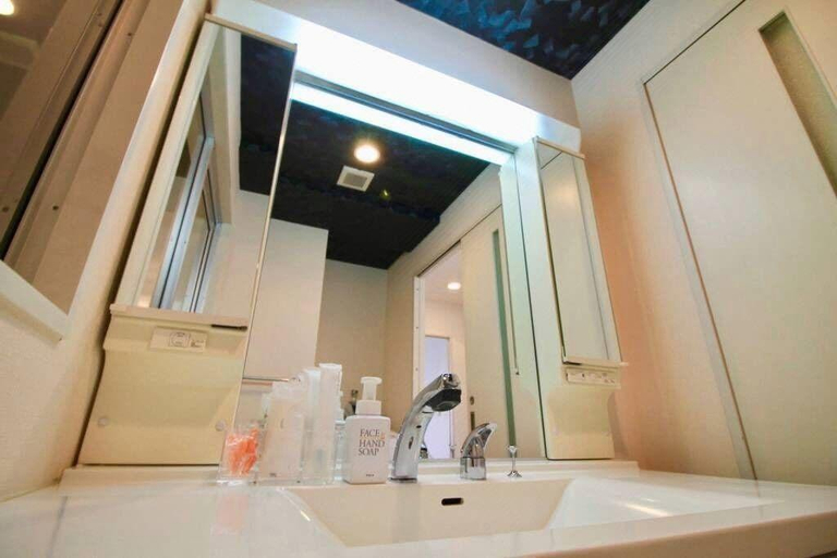 Bathroom 3, Luxes Hijiyama, Hiroshima