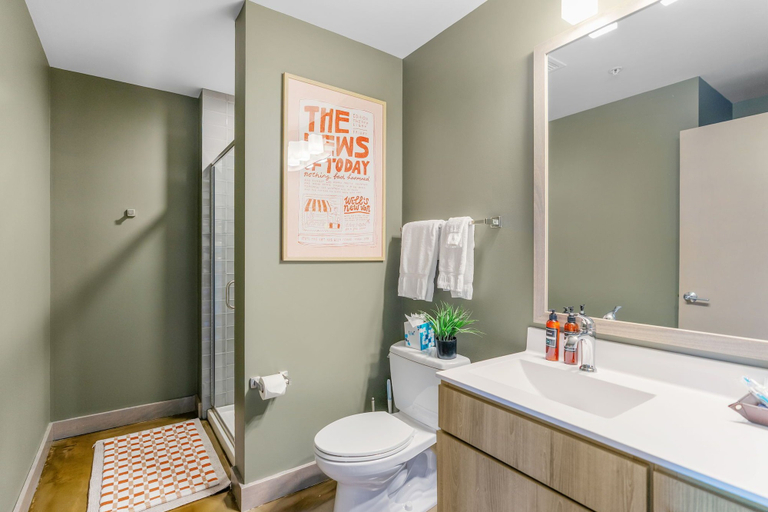 Bathroom 4, Sable 601 - Alcove, Hennepin