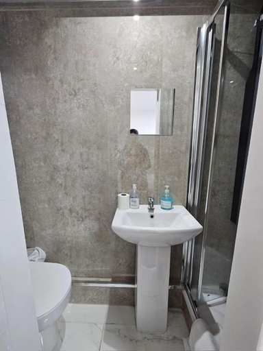 Bathroom 4, Edinburgh City Hotel, Edinburgh