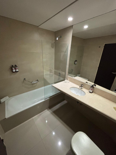 Bathroom 2, Amerian Rosario, Rosario