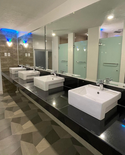 Bathroom 4, Bmax Spacepods, Lapu-Lapu City