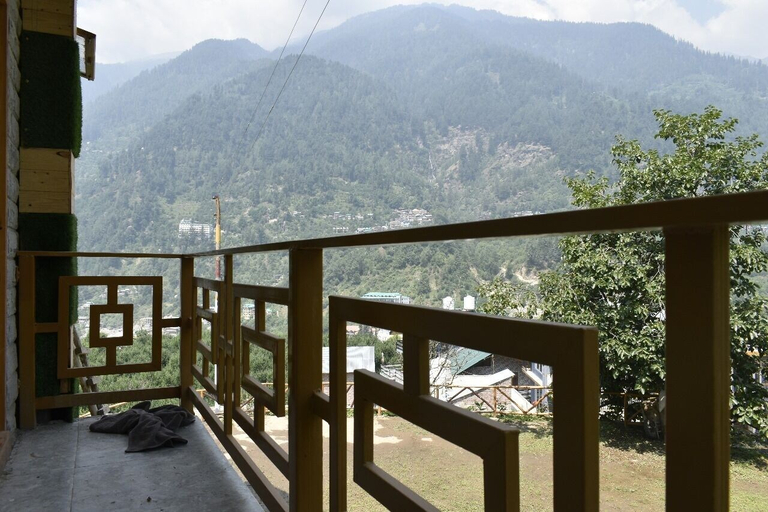 Property grounds 4, Casa De Barro, Kullu