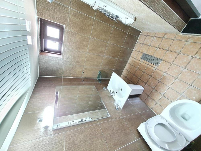 Bathroom 2, Gyeongju Choice Kids Pension, Gyeongju