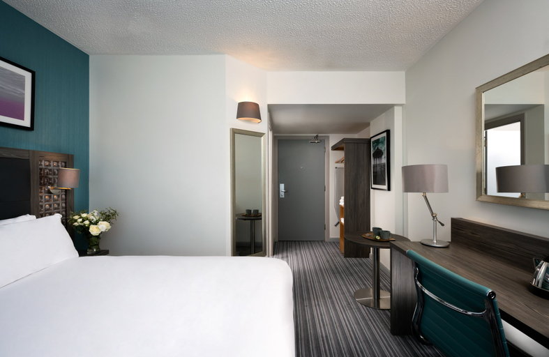 Bedroom 2, Leonardo Hotel Brighton, Brighton and Hove