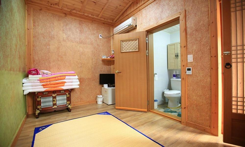 Bedroom 4, Jeonju Saenghwangtobang Pension, Jeonju