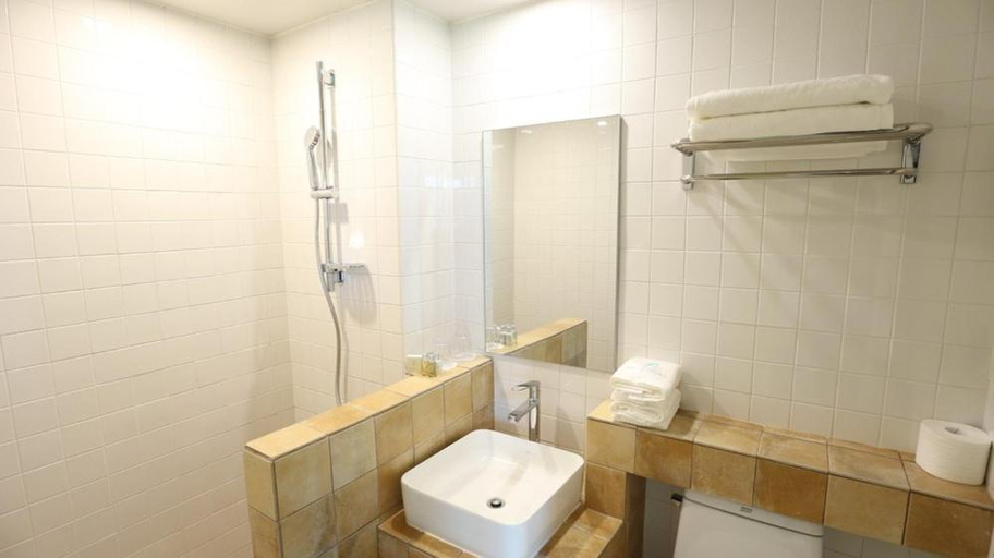 Bathroom 3, Hado fourseasons pension, Jeju