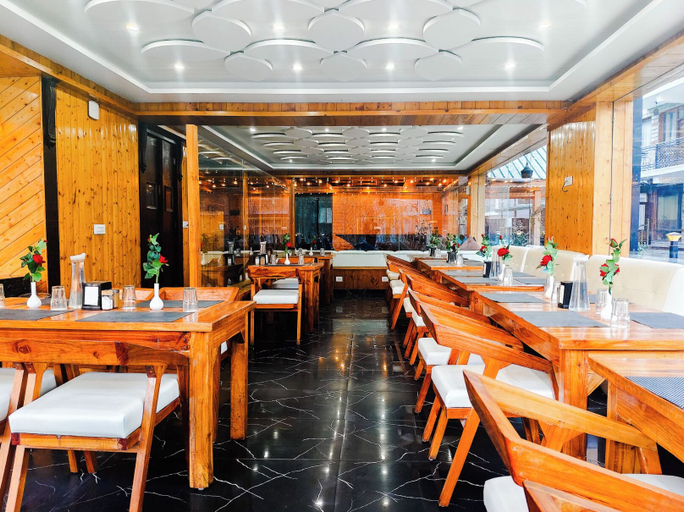 Dining 3, Evoque Hotel - River View Near Mall Road, Kullu