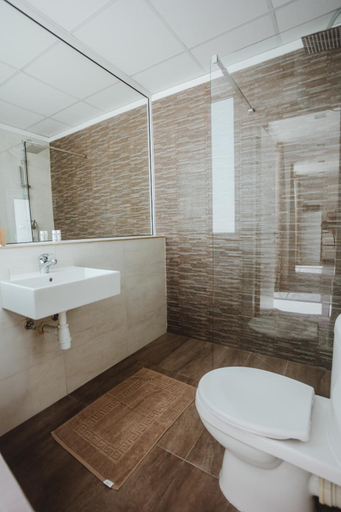Bathroom 4, Hostel 94