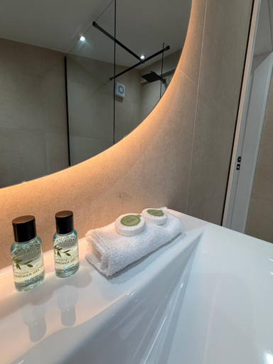 Bathroom 2, Woodroyd Spa Suites, Calderdale