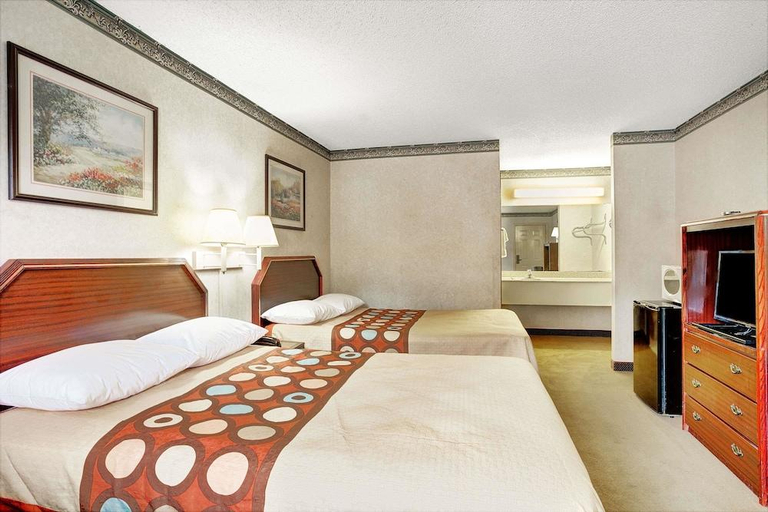Bedroom 4, Griffin Inn & Suites, Spalding