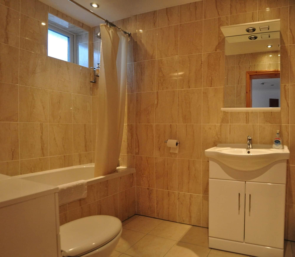 Room 5, Acorn Lodge Gatwick Hotel, Surrey