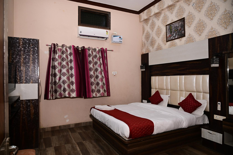 Bedroom, Hotel CM Palace, Varanasi, Varanasi
