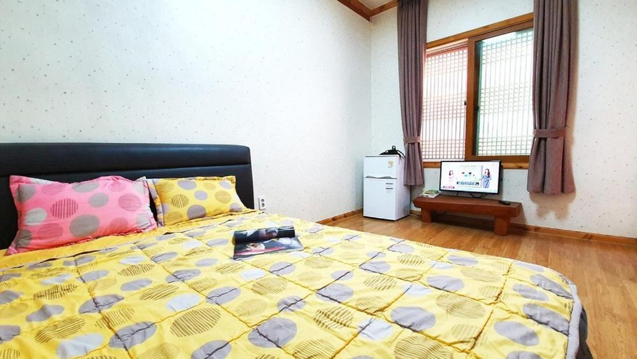 Bedroom 2, Suncheon Sagyejeol Haeoreum Hanok Pension, Suncheon