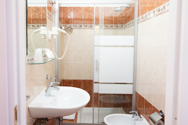 Bathroom 4, Hotel RomAntica, Rome