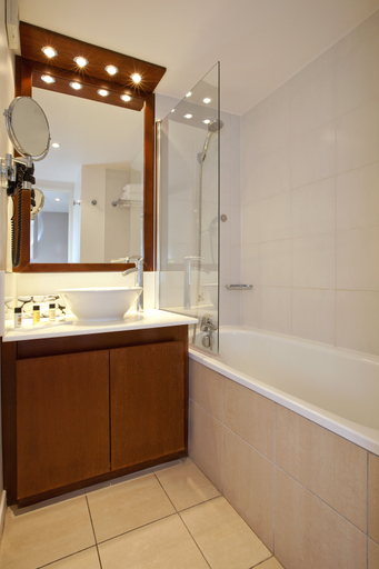 Bathroom 3, Residhome Courbevoie La Défense, Hauts-de-Seine