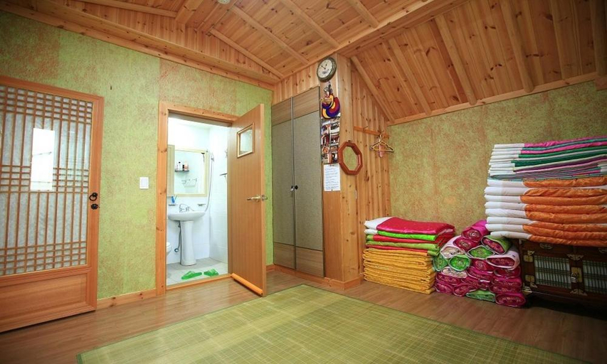 Bedroom 2, Jeonju Saenghwangtobang Pension, Jeonju