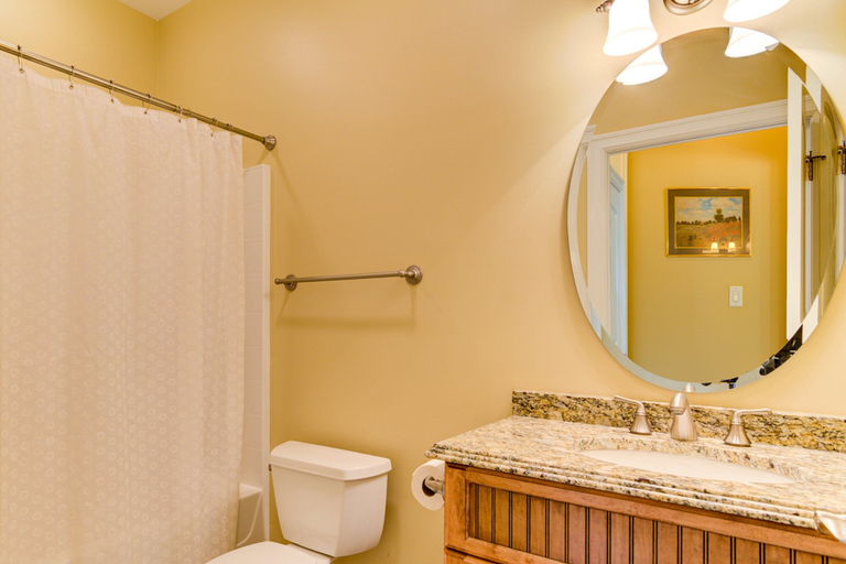 Bathroom 4, Edelweiss - Lakefront Home With View, Private Dock, Pool Table, 3 Primary Suites, Bedford