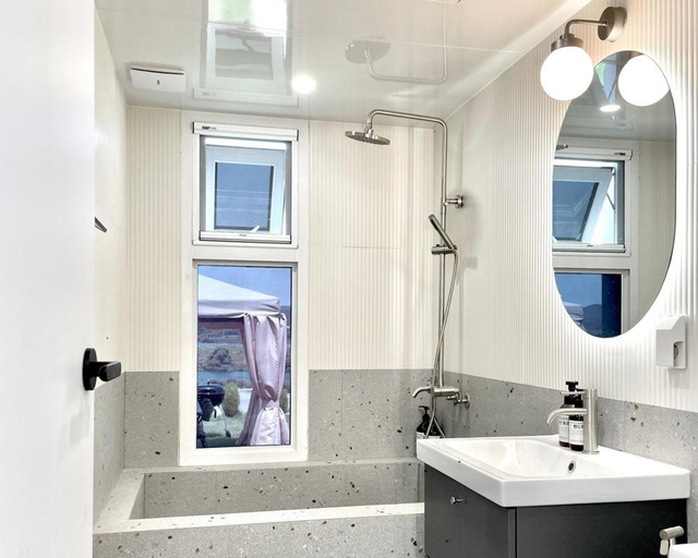 Bathroom 3, Paju Gangbyeon Minbak, Yeoncheon