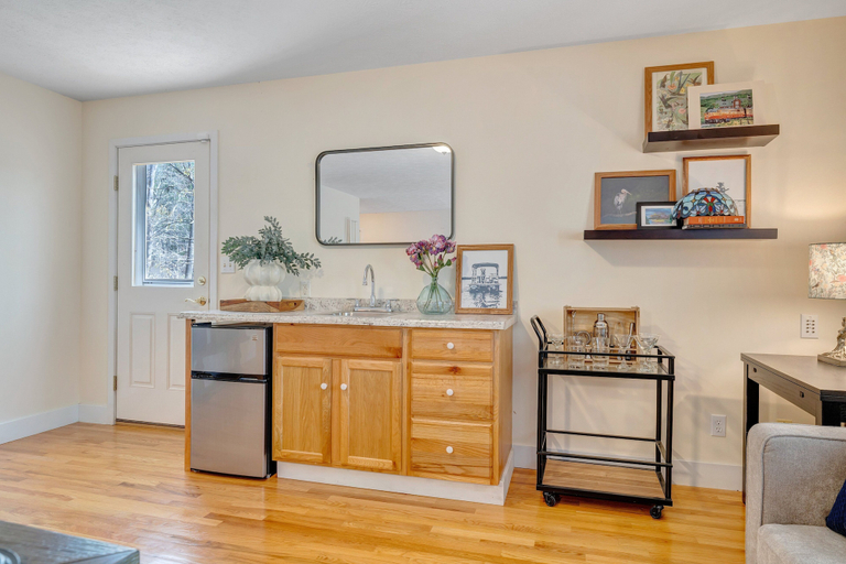 Interior 2, Heron's Cove - Pet Friendly, Private Dock!, Bedford