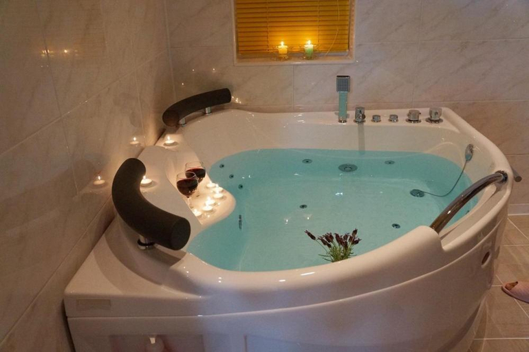 Bathroom 3, Byeonsanbando kpop pension, Buan