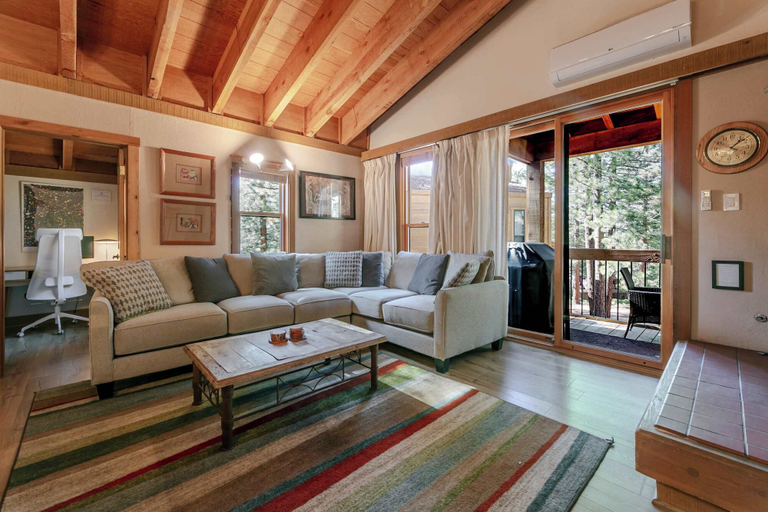 Living area 3, The Golden Bend Cozy Stay, Placer