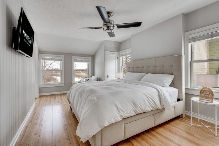 Bedroom 3, D. Lakefront Cottage, Hennepin