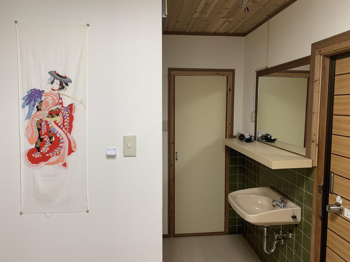 Bathroom 3, Maru House Hostel, Osaka