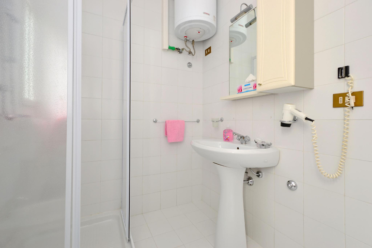 3, Inviting apartment with pool and solarium, Udine