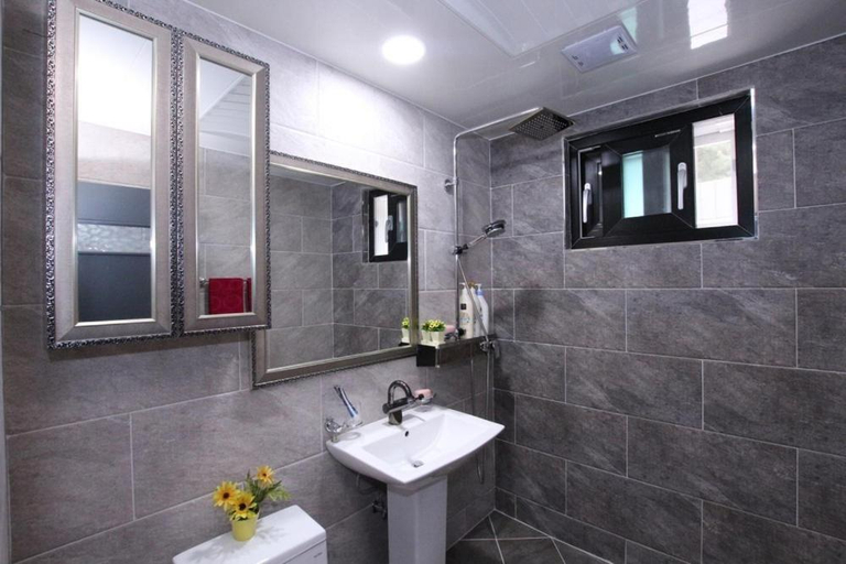 Bathroom 2, Uljin blue ara B pension, Uljin