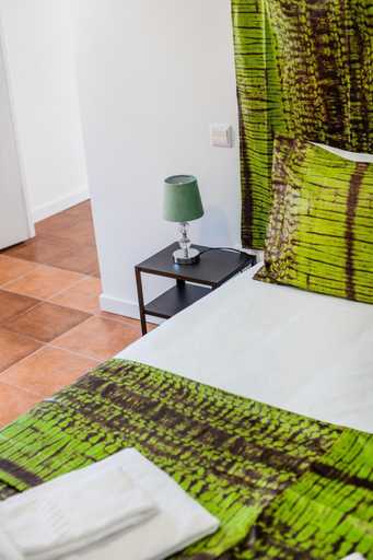 Bedroom 3, Live, Laugh, Love Beach Guest Home with AC, Vila Nova de Gaia
