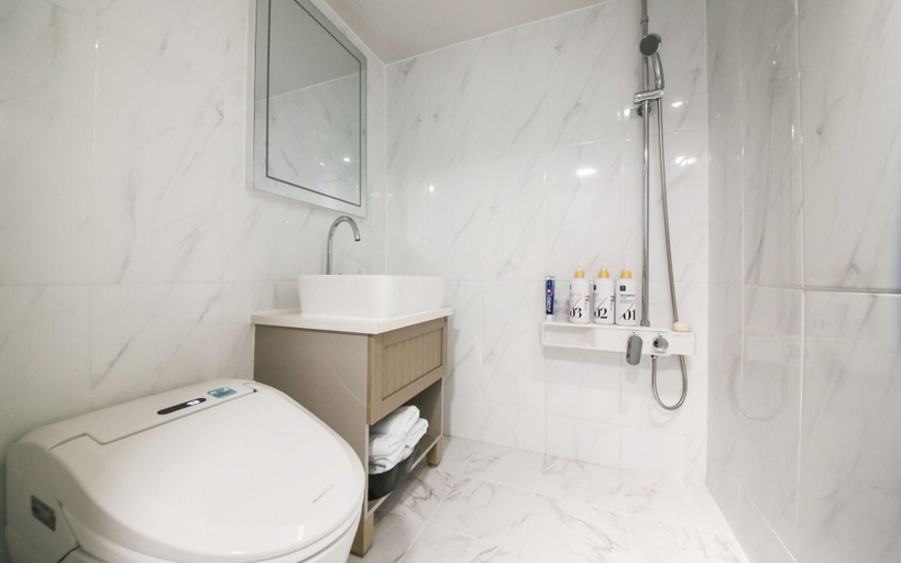 Bathroom 3, Noryangjin Nstay, Dongjak