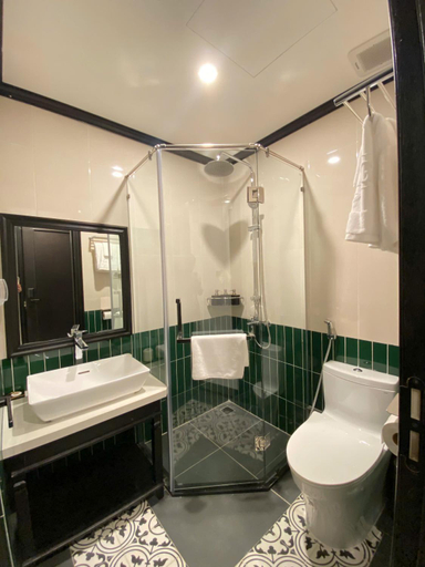 Bathroom 3, Le Dung Hotel, Da Nang
