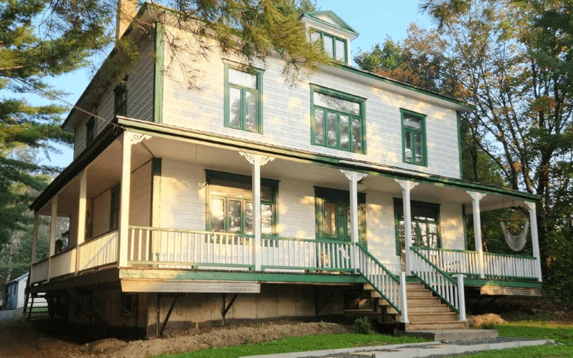 Exterior & Views