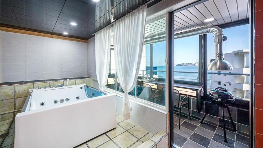 Bathroom 3, Geoje Memory Kidspoolvilla, Geoje
