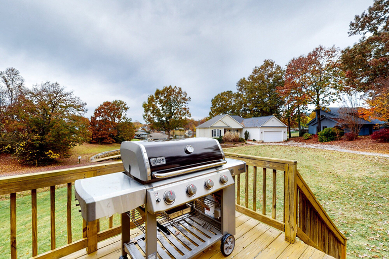 BBQ/picnic area 4, Orr at Waterways - Great Home With Powered Dock, Boat Launch, Outdoor Pool, & Beach, Bedford