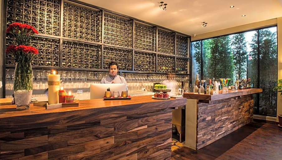 Food & Drinks 5, Almond Hotel Bassac River, Phnom Penh