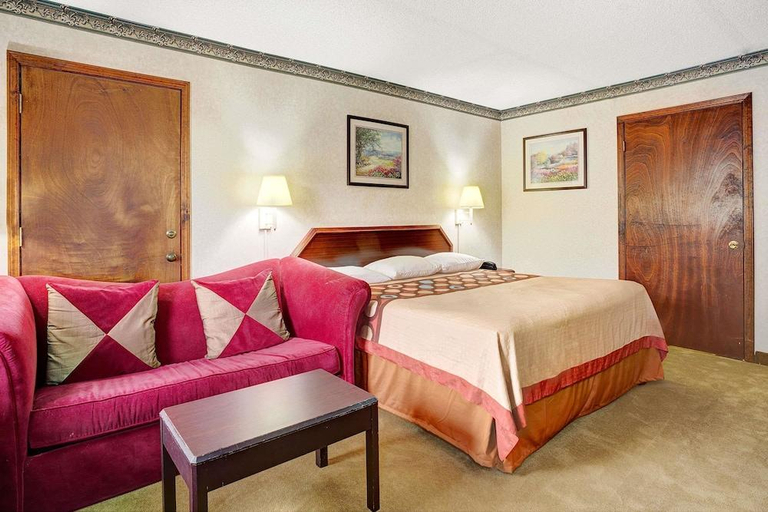 Bedroom 2, Griffin Inn & Suites, Spalding
